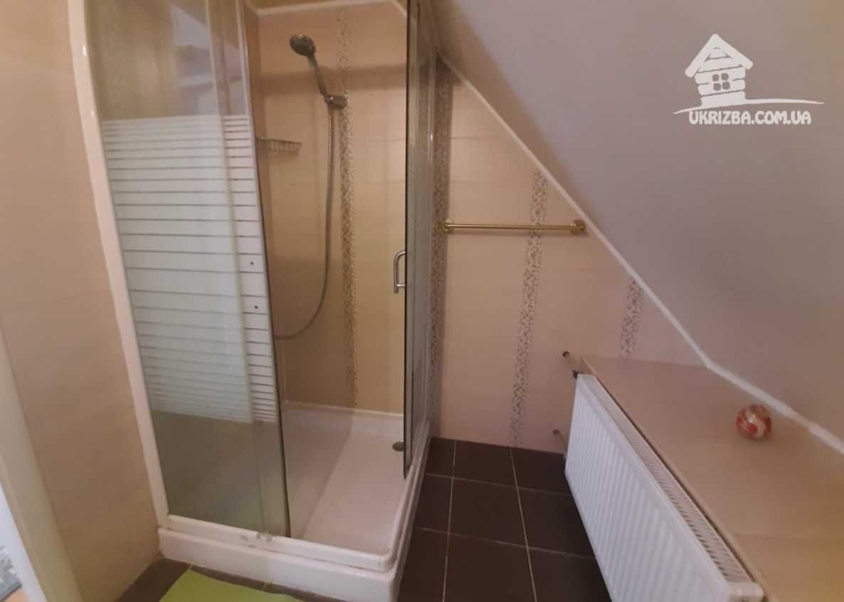 с. Хлепча. Будинок 500 кв. VIP-рівня. На березі озера. До 20 осіб.