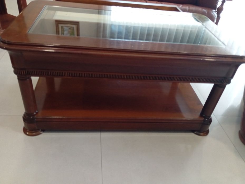 Mesa de centro em cerejeira