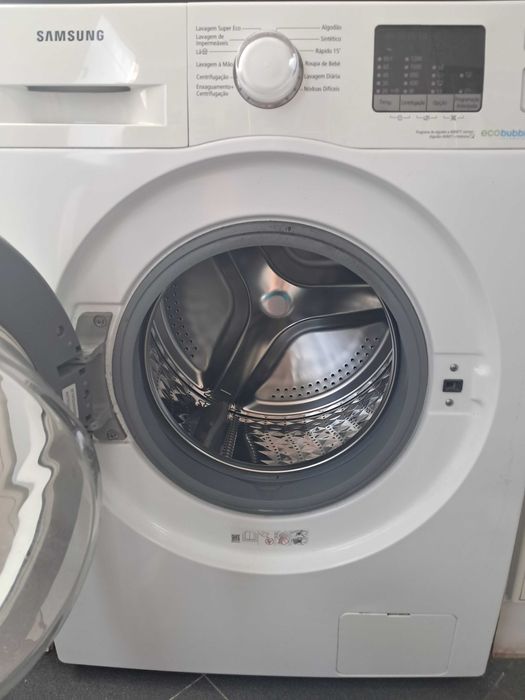 Máquina de Lavar Roupa Samsung EcoBubble 7 kgs a funcionar bem