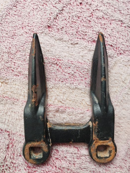 Палець від жниварки подвійний Forged 767265.1 Class