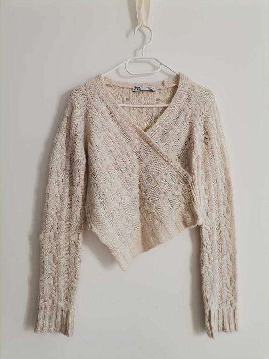 Camisola cropped creme da Zara, tamanho S, detalhe assimétrico