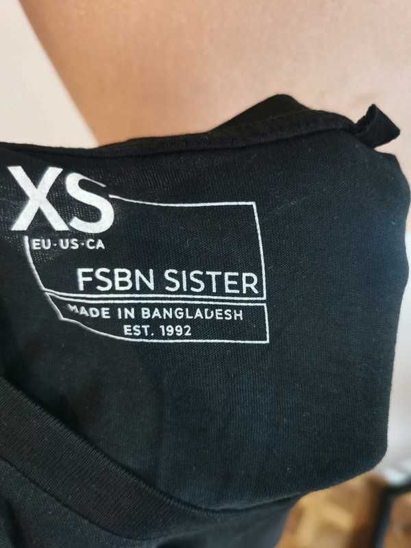 Czarna bawełniana koszulka klasyczna Fsbn Sister rozmiar 34