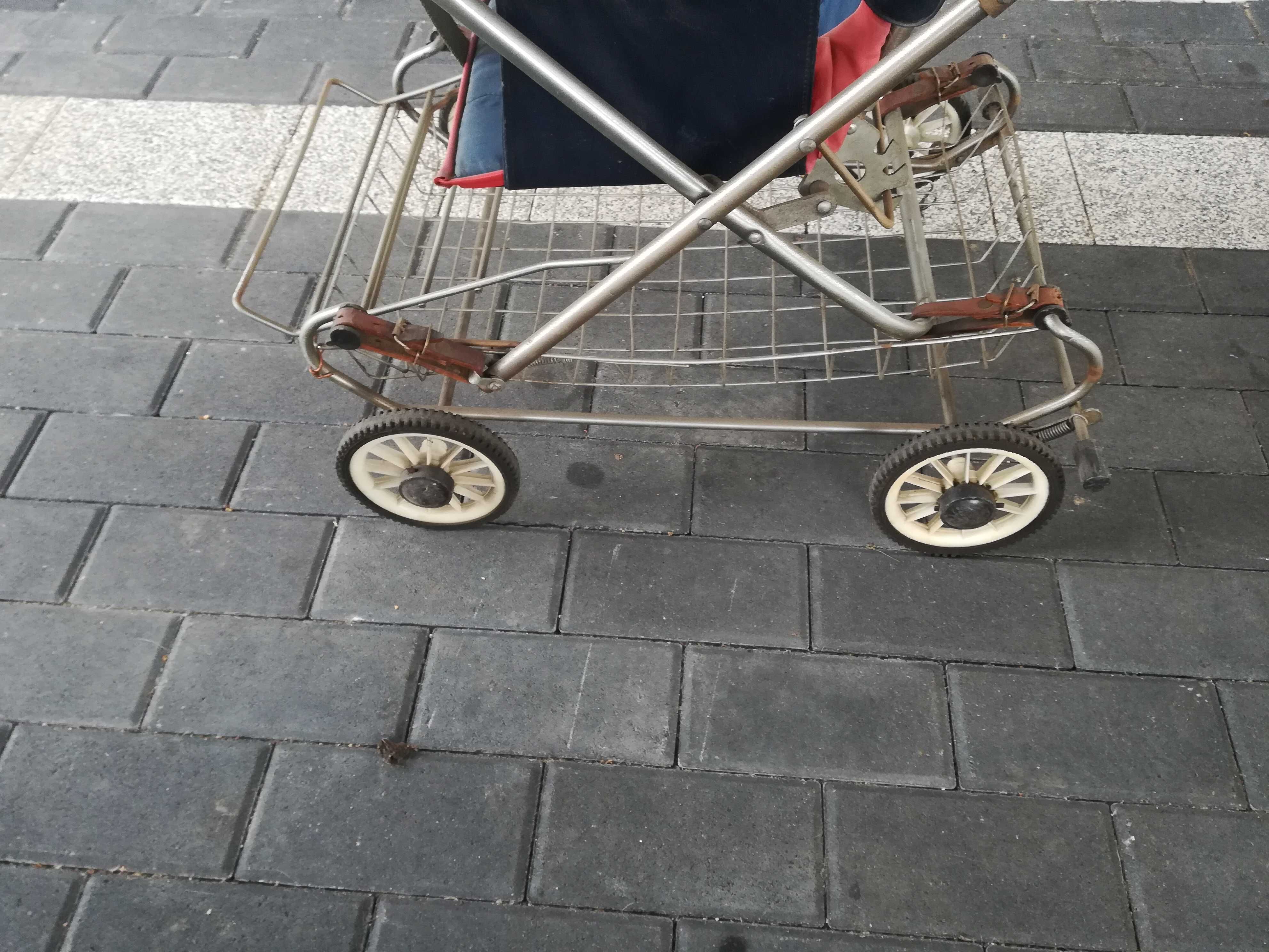 PRL, wózek dziecięcy