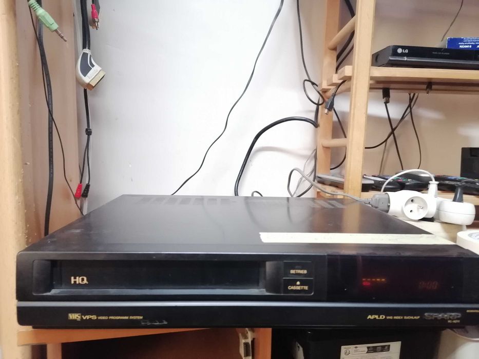 Magnetowid VHS Sharp VC-A211