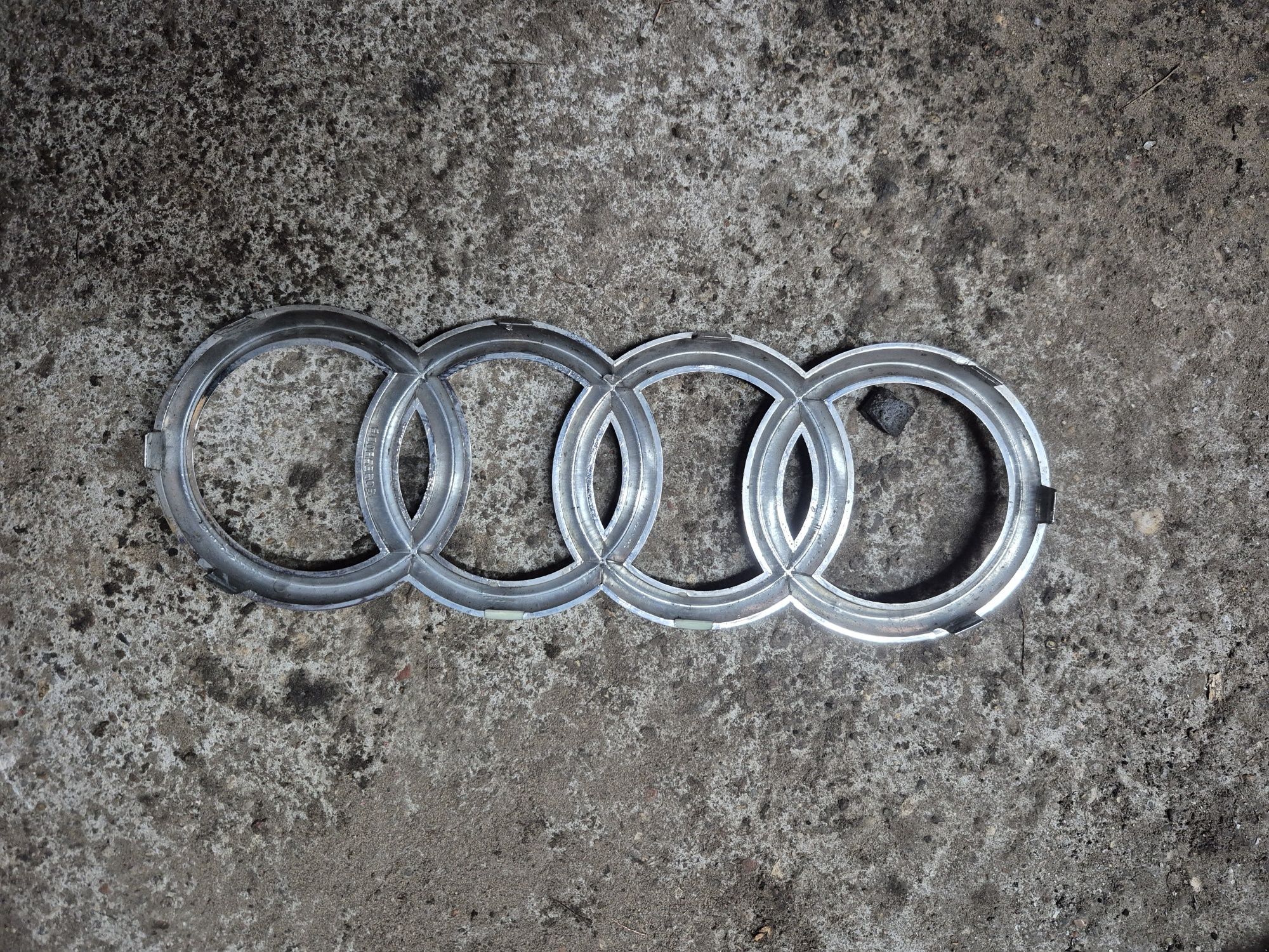 Znaczek emblemat grilla audi a3 8p