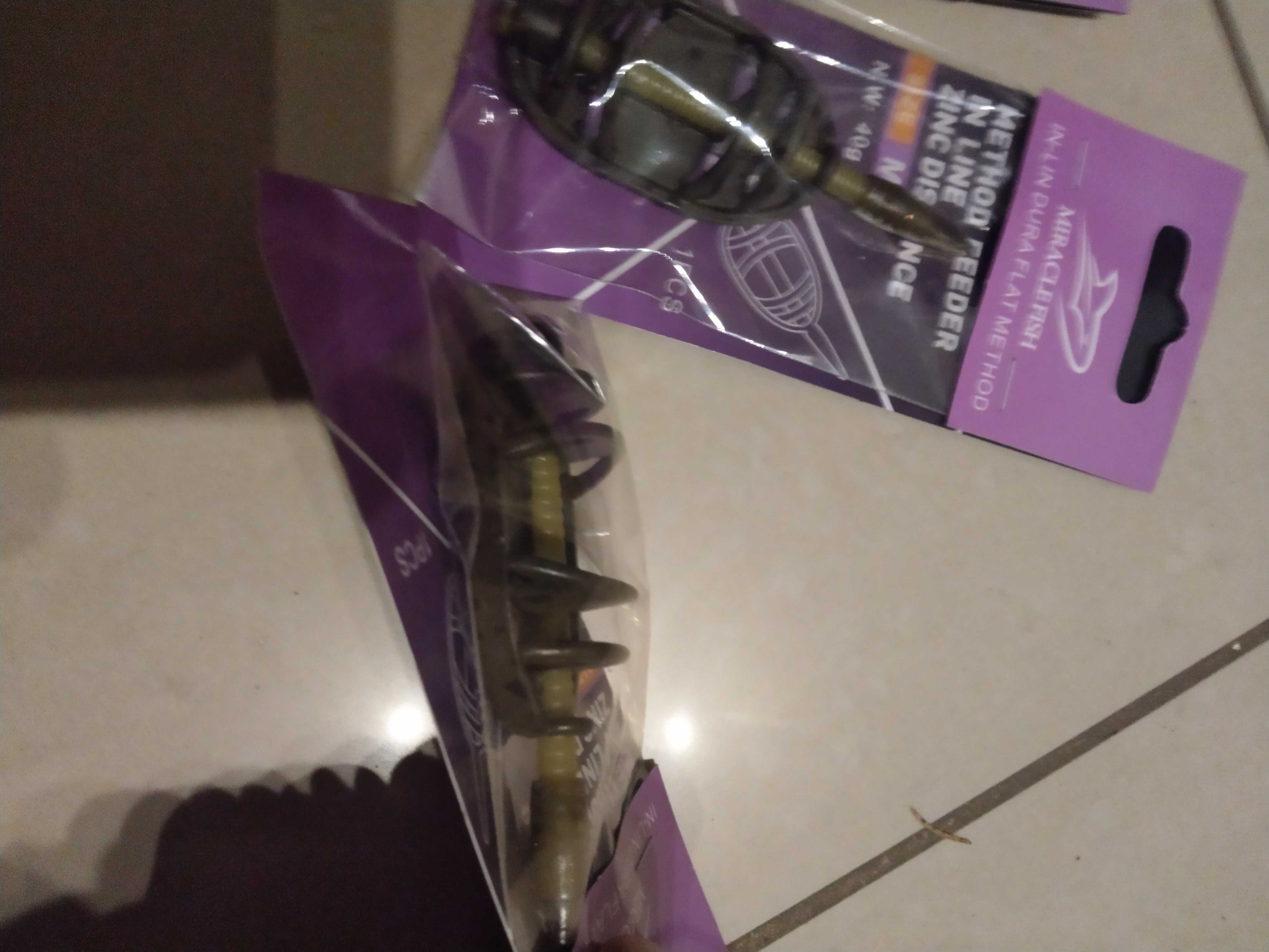 Owalny koszyk do method feeder z nacięciem