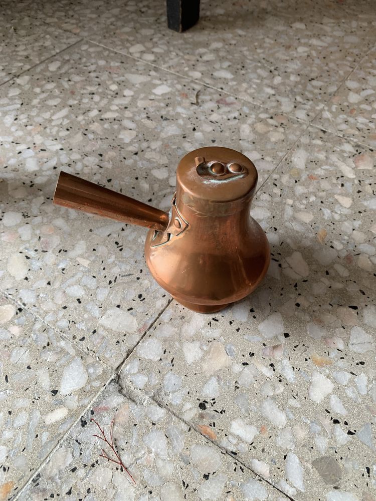 Pote em cobre antigo