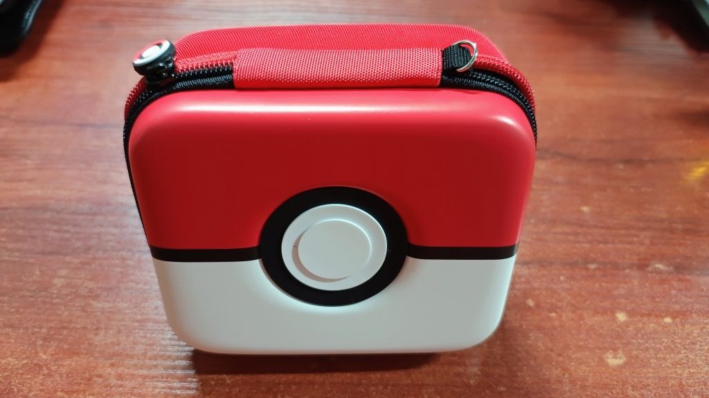 Etui na 400 kart Pokemon w ksztalcie Pokeball