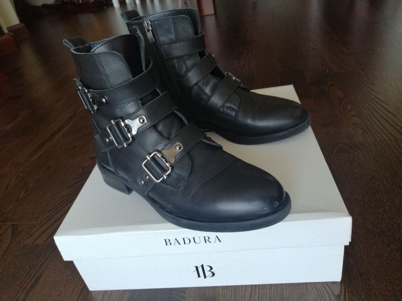 Buty firmy Badura