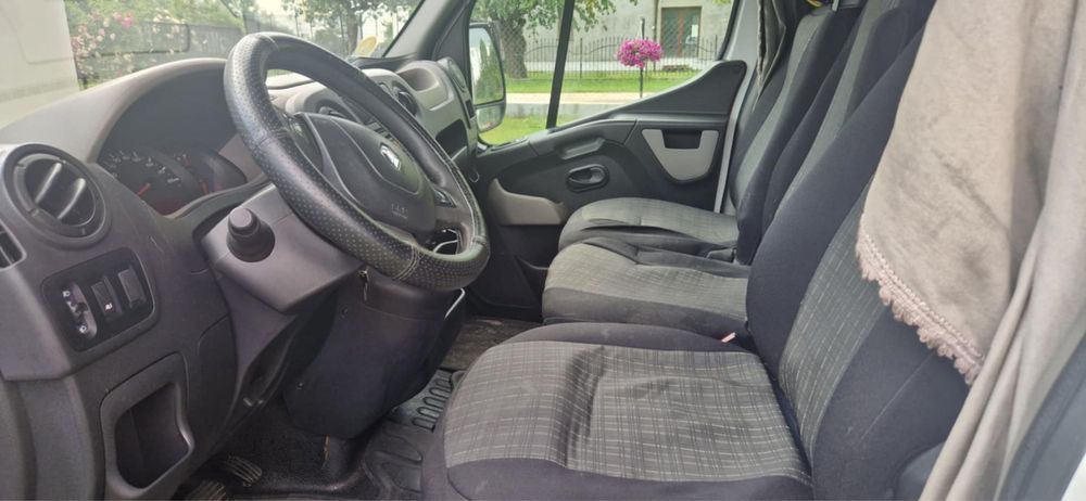 Renault Master z winda rok 2015 po kapitalnym remoncie silnika