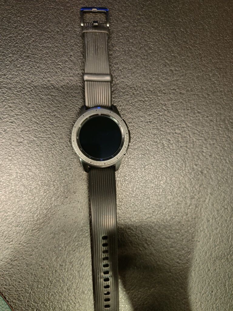 Smartwatch Samsung Galaxy Watch 42mm * ładowarka * świetny stan *