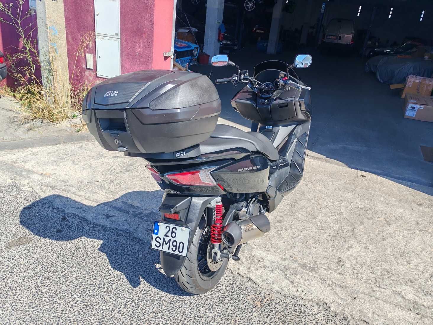 Honda Forza 300 de 2017 em bom estado