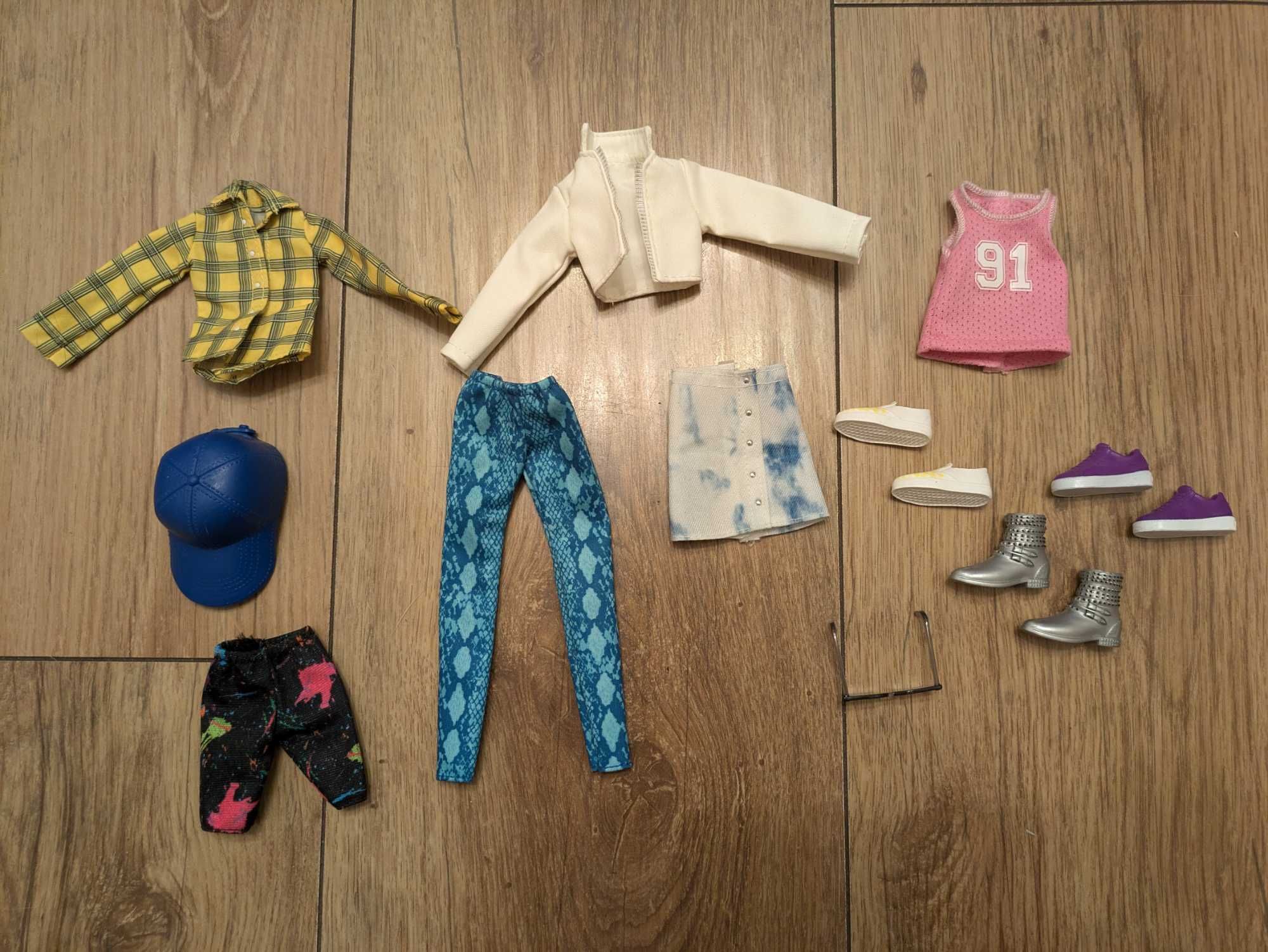 Creatable World Mattel ubranka z akcesoriami. Barbie.