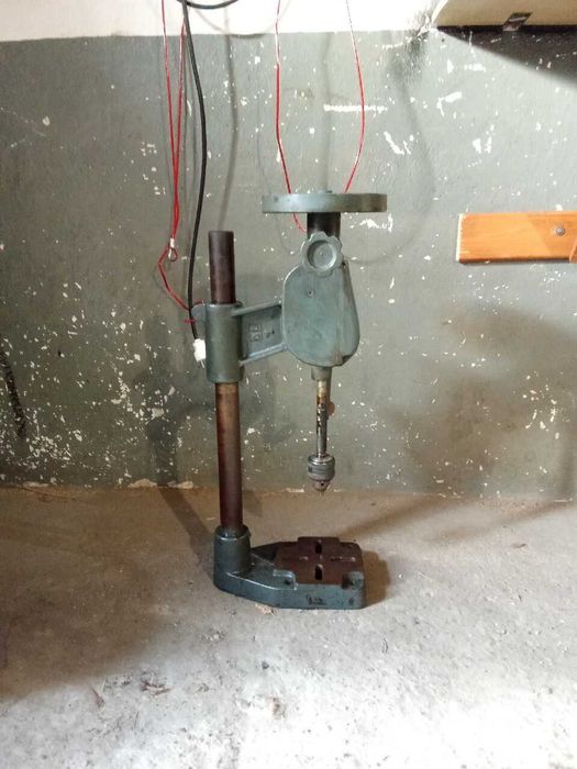 Wiertarka ręczna ze stojakiem żeliwnym – solidna, kompletna