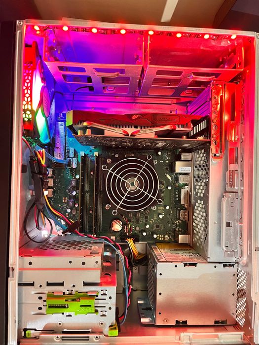 (Torre) PC Gaming i5-8400 RX 560 4GB 16GB RAM SSD 256 gb Windows 11