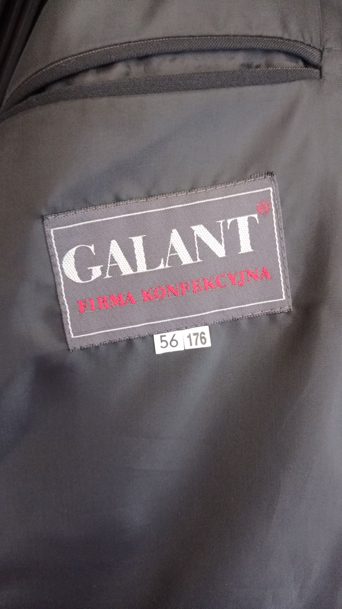 Garnitur męski 3 części czarny w brązową prążkę Galant 56/176
