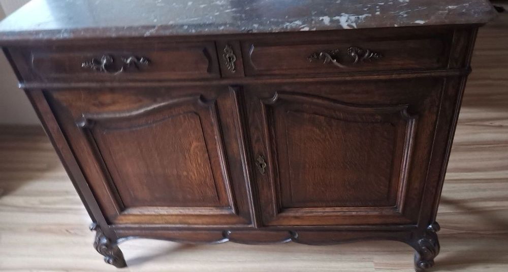 Piekny stary kredens z marmurem 


Piekny stary kredens z marmurem. St