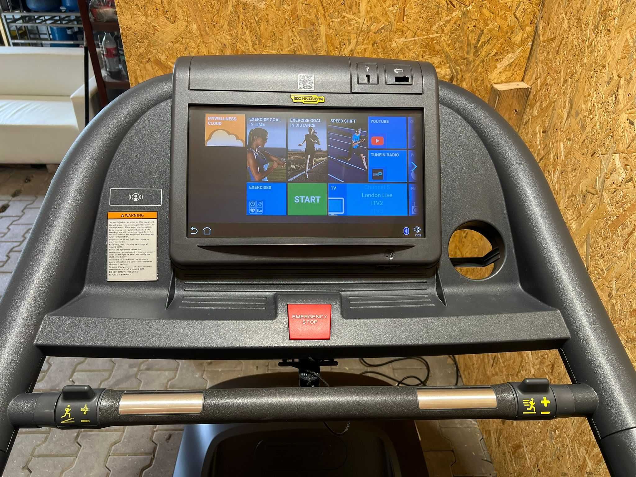 technogym run Unity 3.0 netflix youtube bieznia klubowa po renowacji