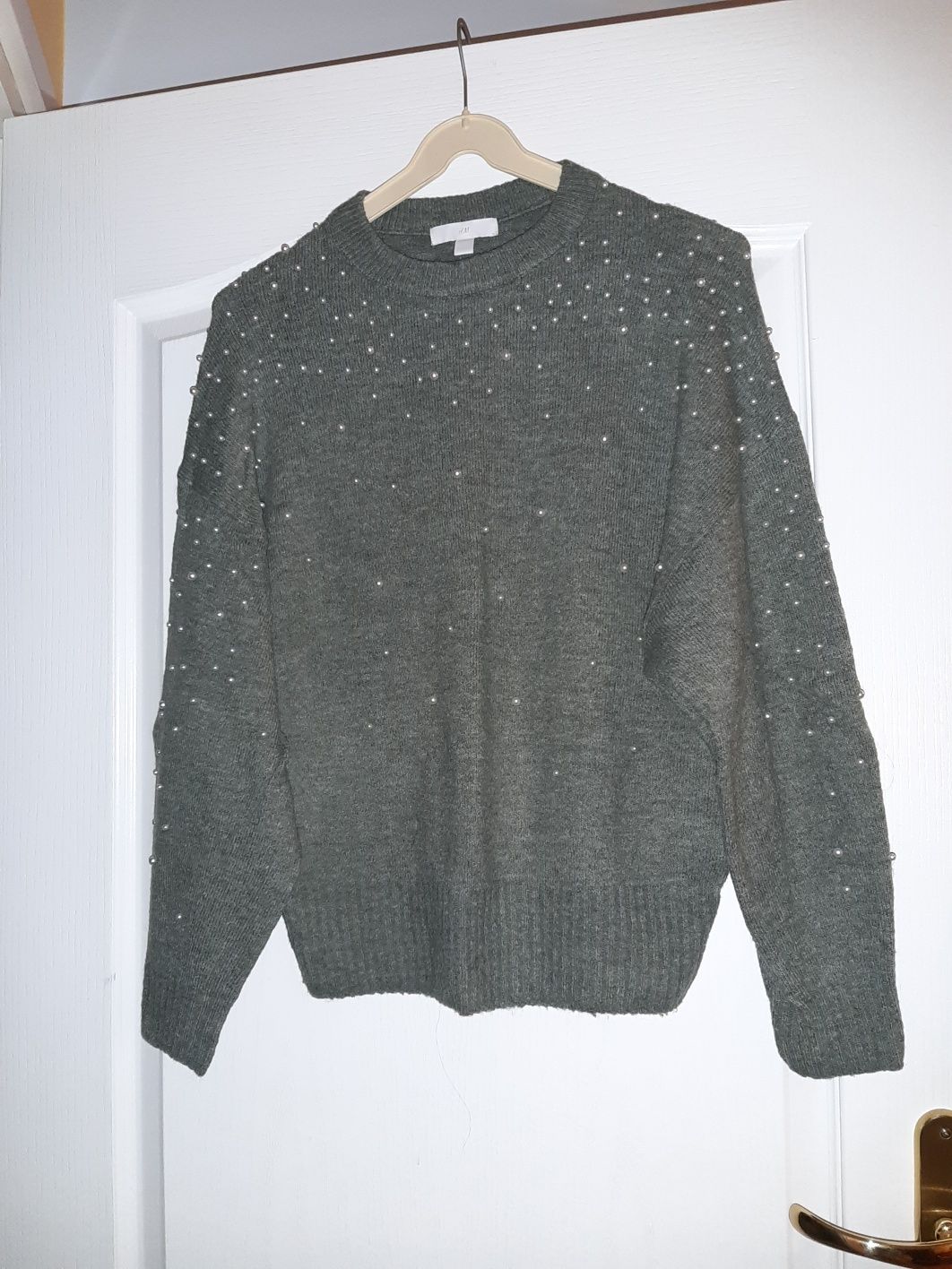 Zielony sweterek z perełkami H&M