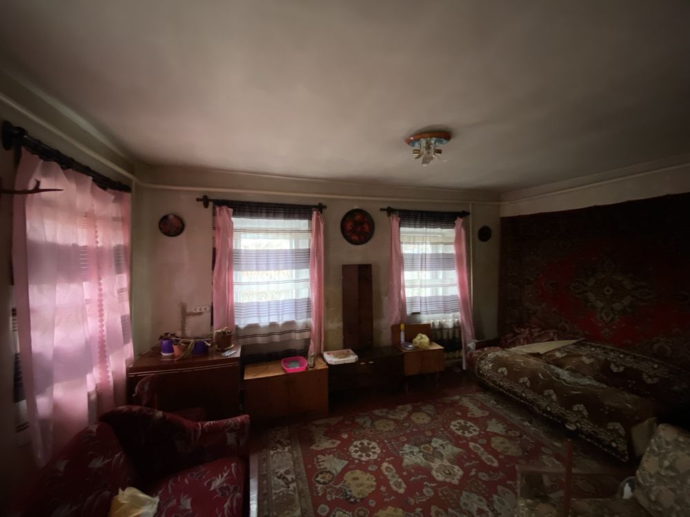Продам приватний будинок в центрі смт Семенівка, Полтавської області