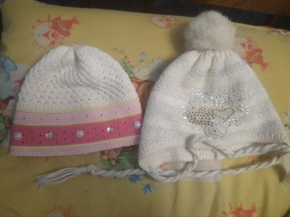 Две шапочки девочке 3-5 лет