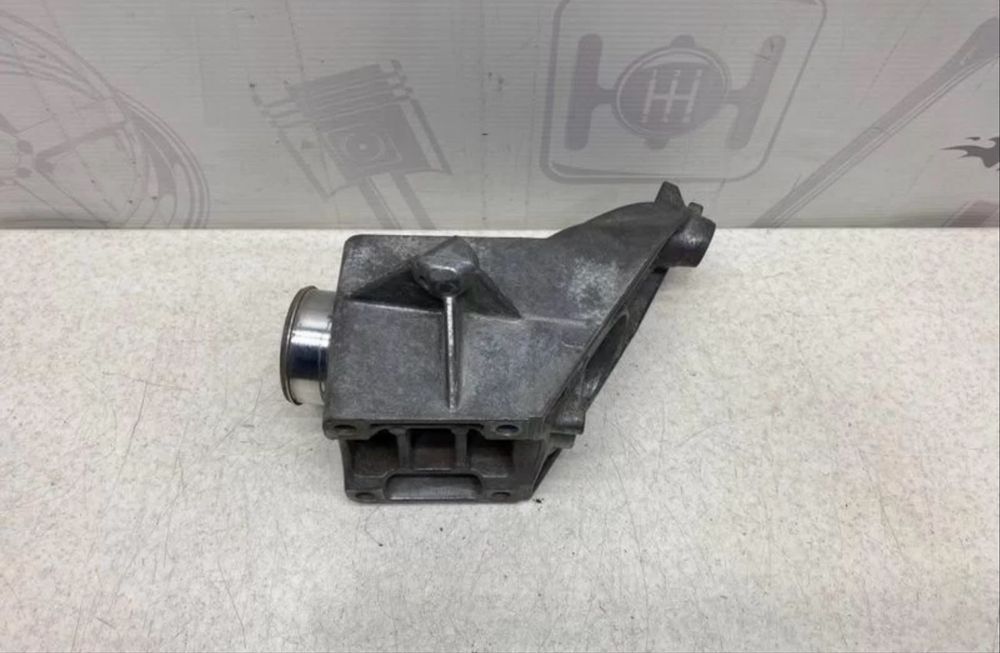 Лапа кронштейн двигателя 2.2 cdi OM 646 Mercedes Vito 639 A6462230004