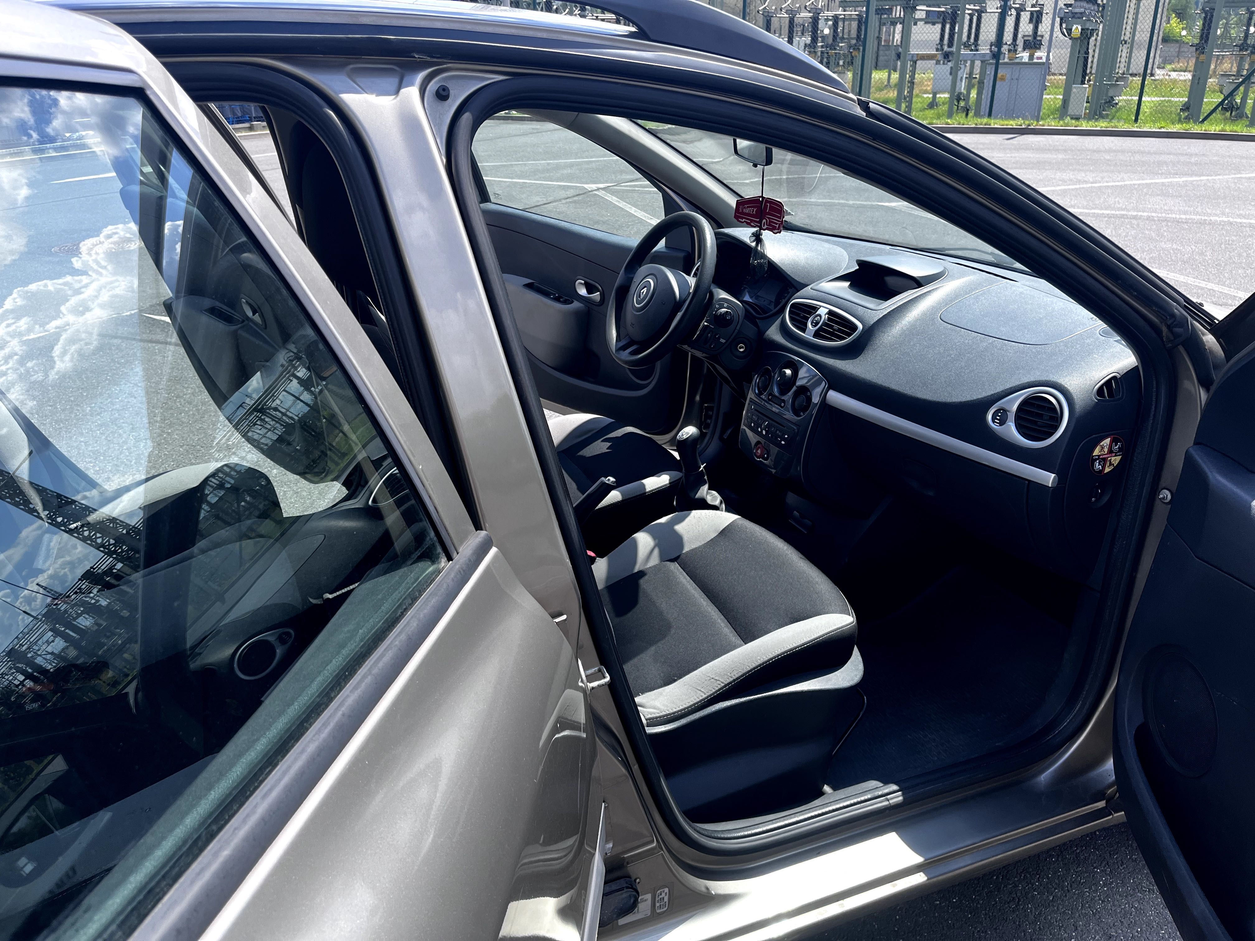 Renault Clio 2012 rok 1,5 tdi  przebieg 225000 tyś