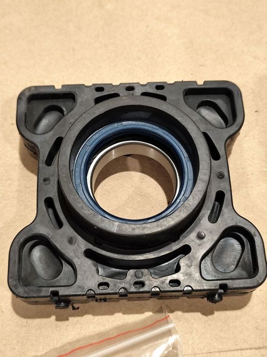 Підвісний підшипник карданного валу Mitsubishi  L200 2014-2024p.