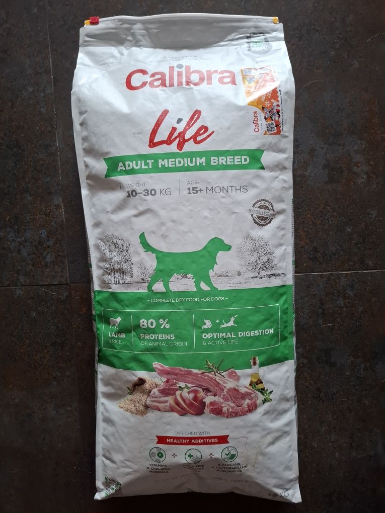 Karma sucha 12 kg Calibra Jagnięcina dla psów średnich ras