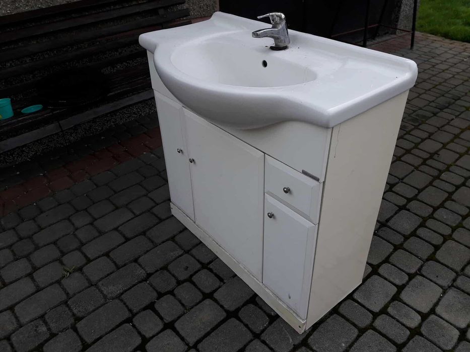 Umywalka z szafką