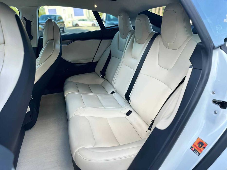 Tesla Model S      2018