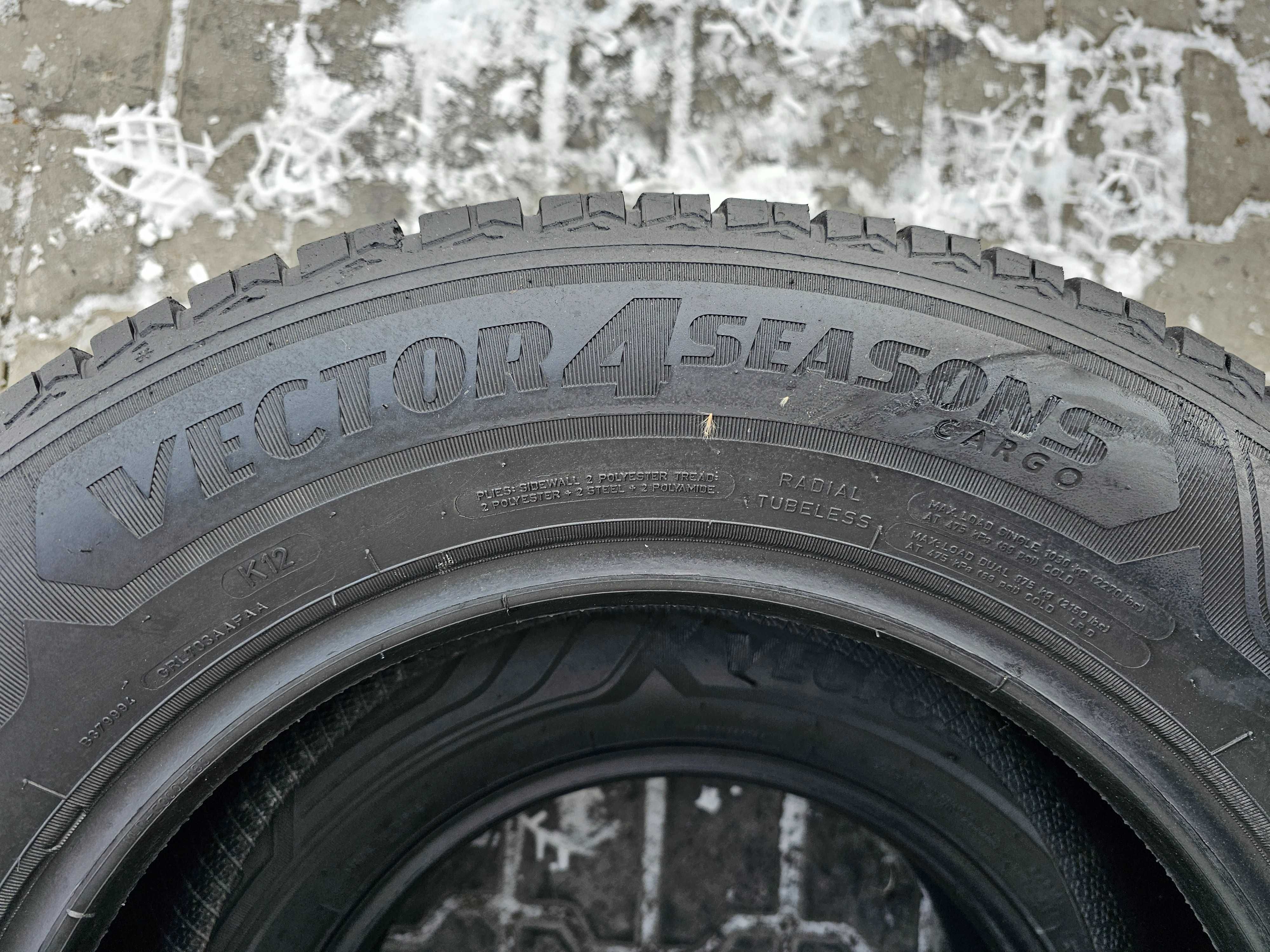 Całoroczne Goodyear 215/65 R16C
