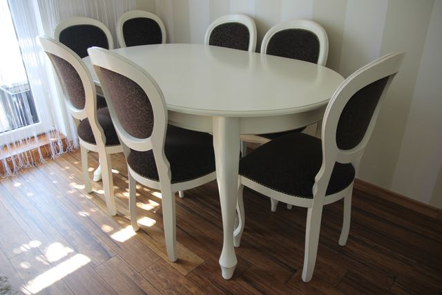 Drewniany rozkładany stół z 6 krzesłami + 1 gratis styl ludwikowski