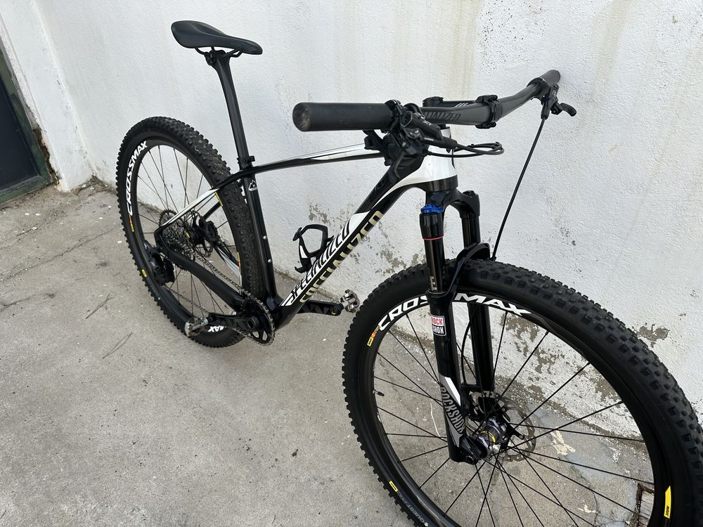 - Bicicleta Specialized Stumpjumper (Carbono).