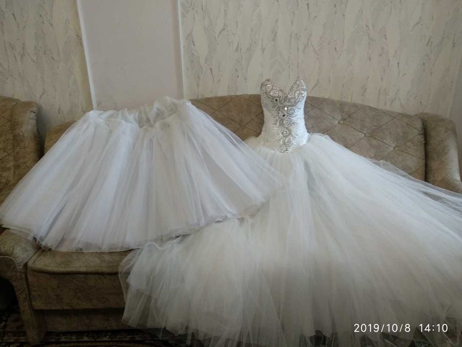 свадебное пышное платье с корсетом