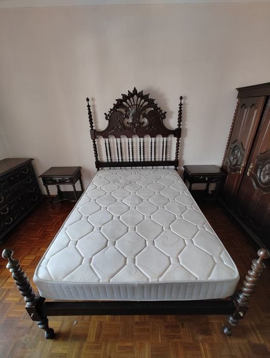 Cama estilo antigo com colchão ortopédico