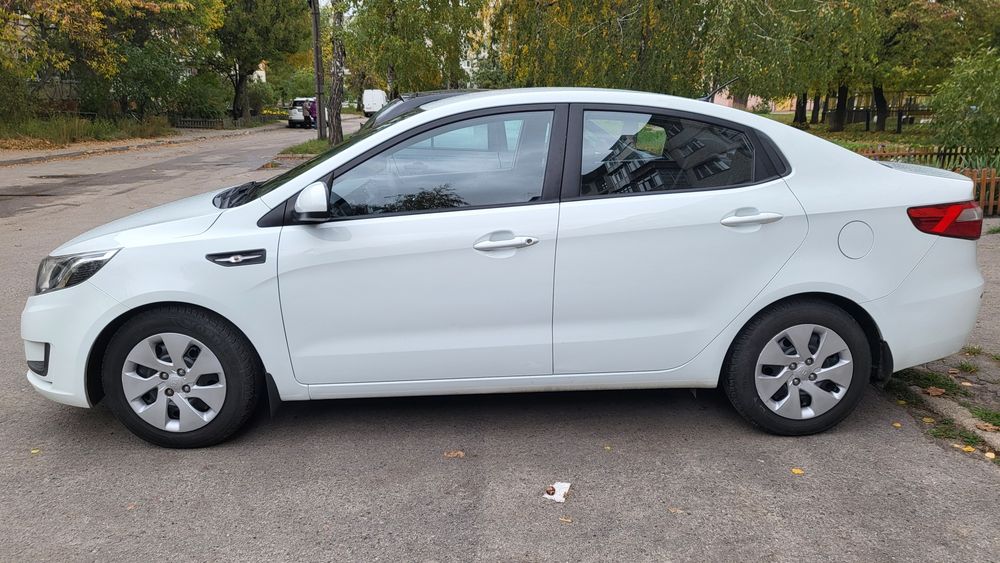 Kia Rio автомат 1,4 бензин