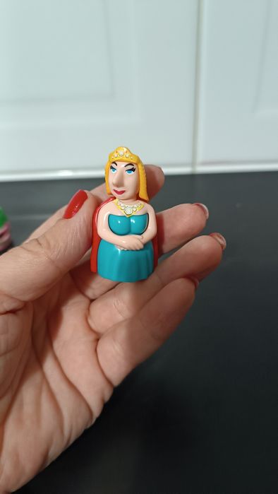 Mini figuras variadas. 11 unidadas. Rainhas e magia