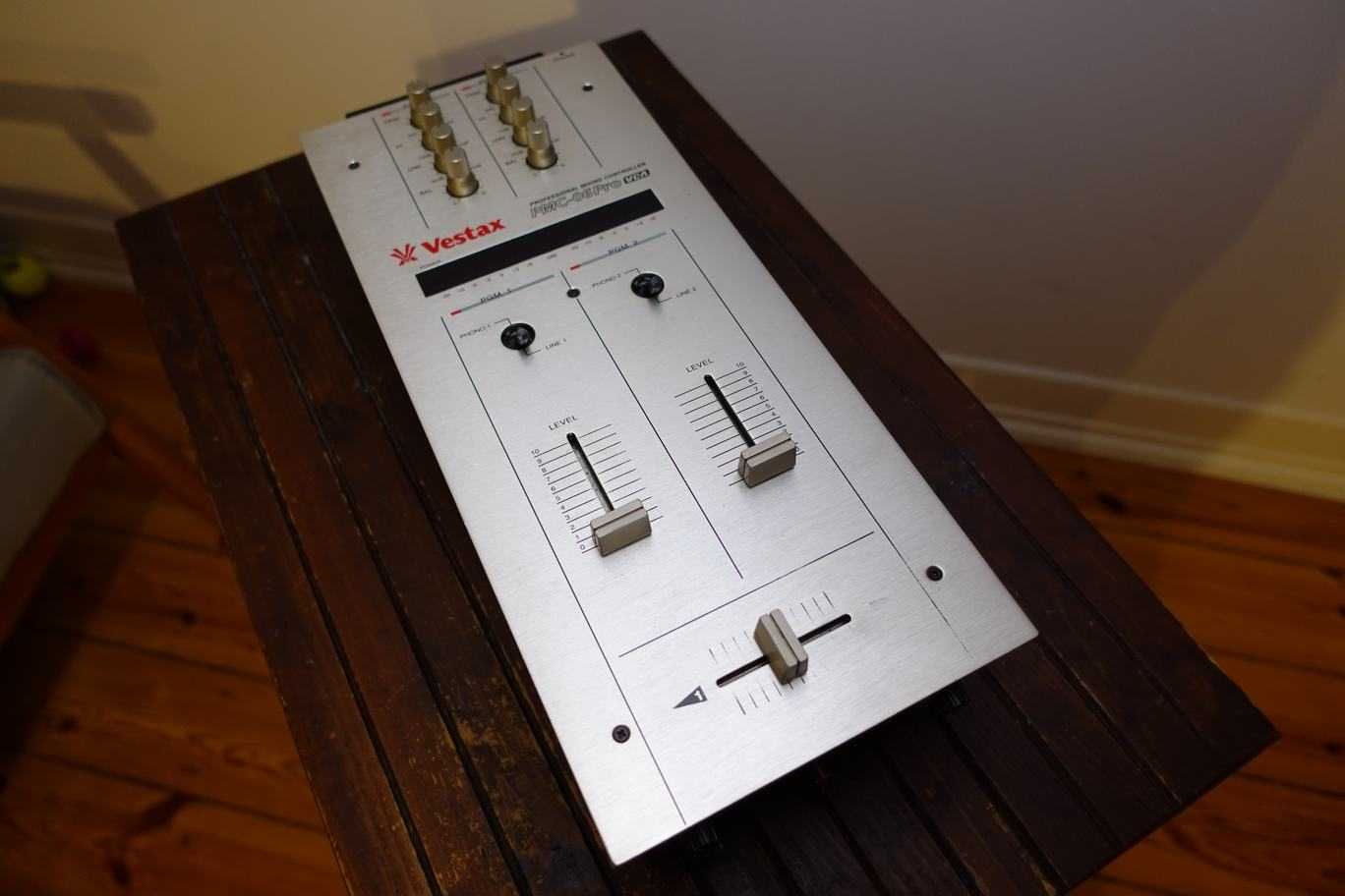 Vestax PMC-06 PRO; 2/2 kanały (Mikser DJ, turntablism)