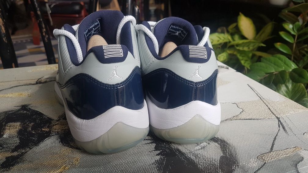 Air Jordan 11 low georgetown EU43