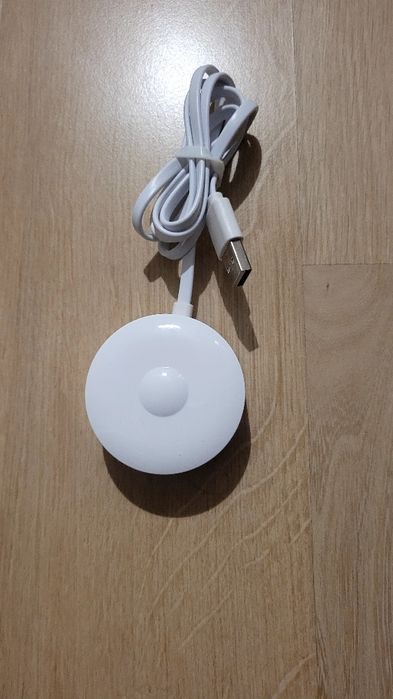 Magnetyczna ładowarka do szczoteczek elektrycznych z serii Oral-B iO.