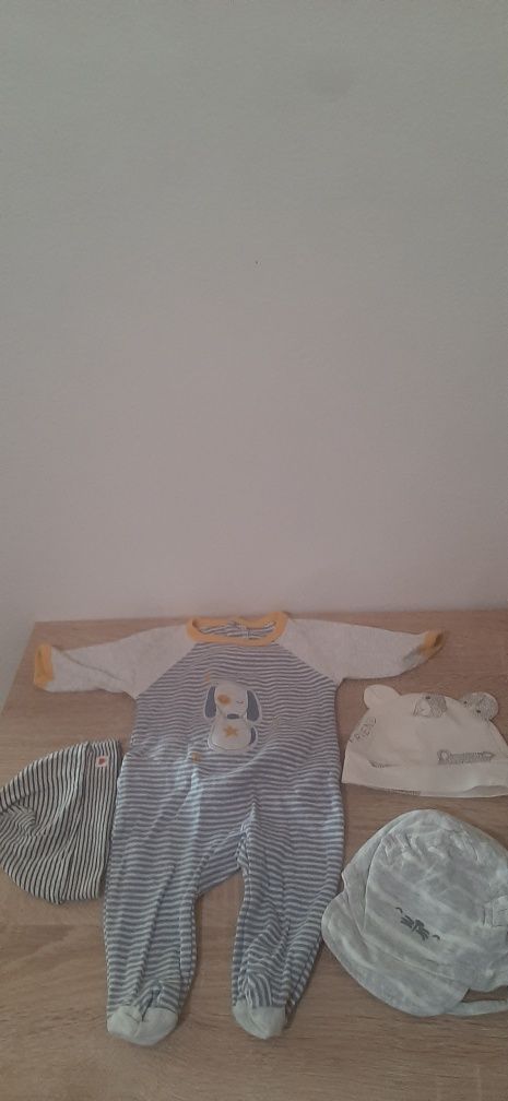 Conjunto +50peças de roupa,acessórios bebé 0-6meses