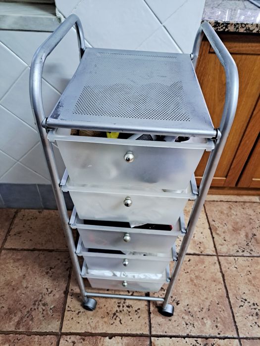 Carrinho de arrumação