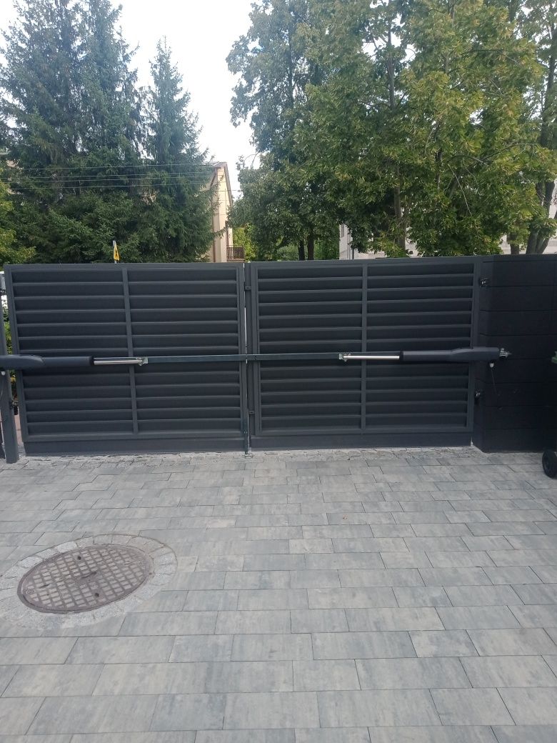Brama wjazdowa dwuskrzydłowa
