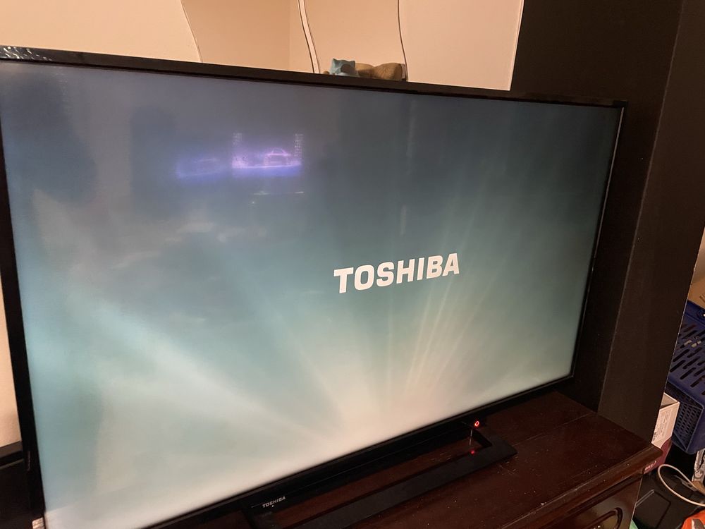 TV Toshiba 43" Smart TV Full HD – Som Dolby – Excelente estado