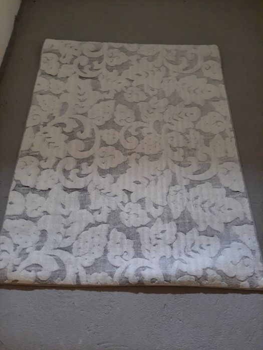 Dywan 120x160 w szaro biały w kwiaty Smukee biedronka