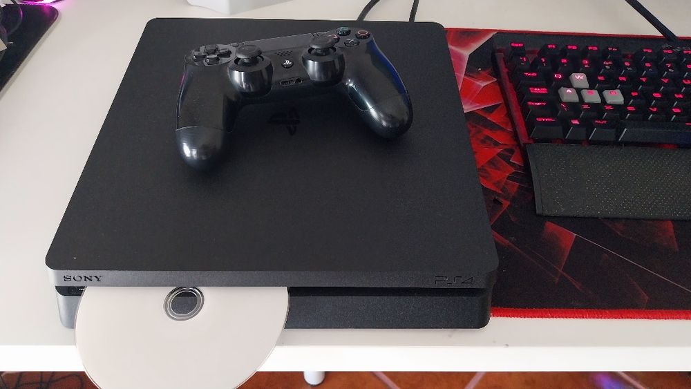 Ps4 Slim Desbloqueada, FC 26, God Of War Rangnarok e outros