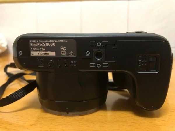 Máquina Fotográfica FUJI FILM FinePix S8600