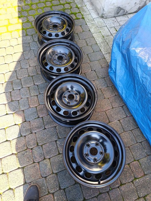 Felgi stalowe 16" 5x112 roczne 360 zł.