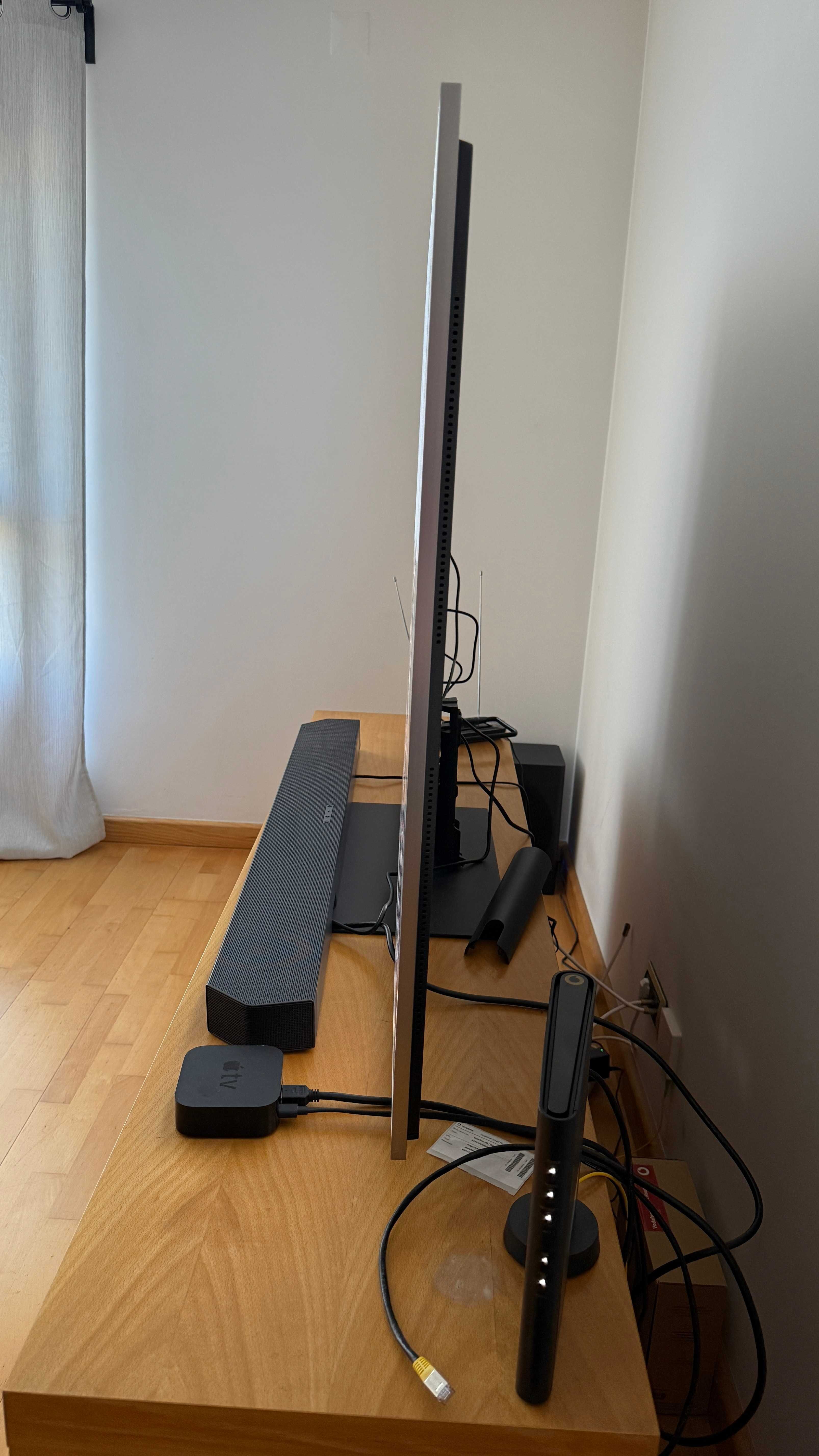 Samsung Q-930D soundbar with Subwoofer and satellite speakers